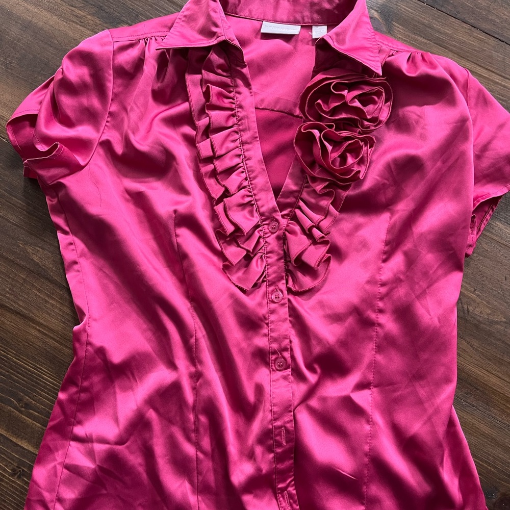 Satin look pink dressy blouse.Medium. I love all the details on this blouse.
